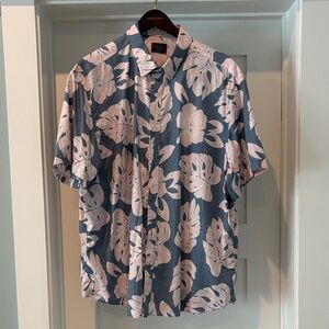 Untuckit XXL buttondown short sleeve Shirt with Blue and Pink Leaf Design